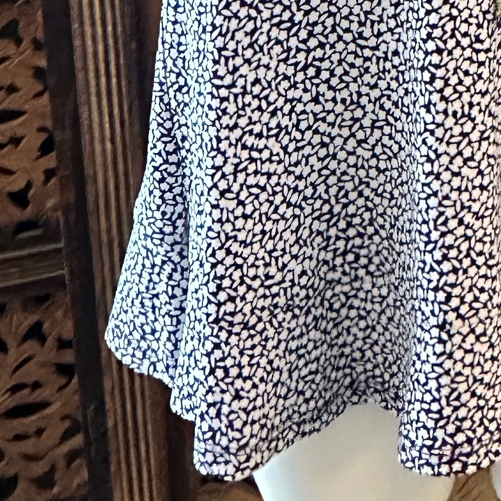 MICHAEL Michael Kors Navy & White Floral Lace Up Spaghetti Strap Tank Top Blouse - Picture 10 of 10